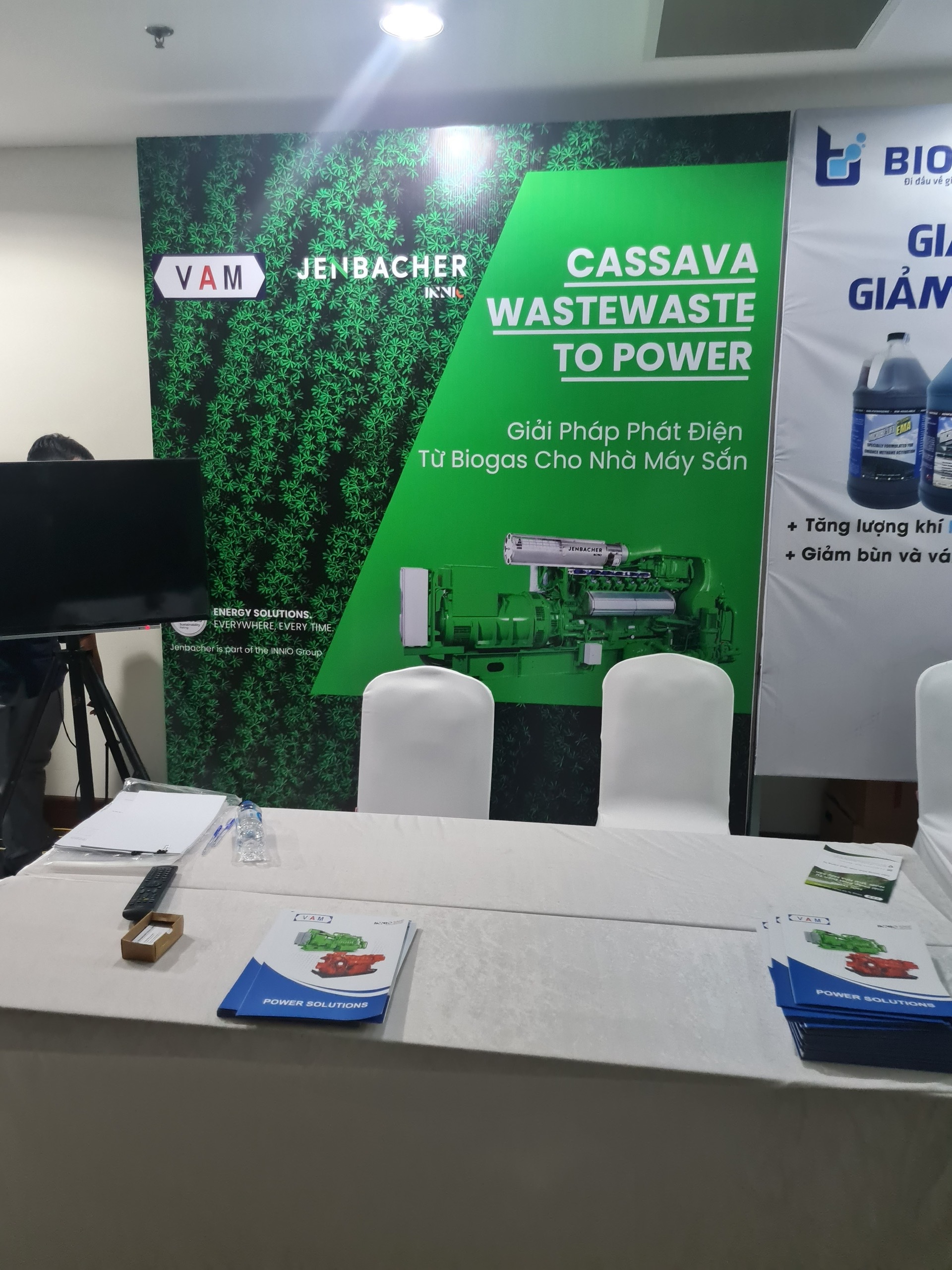 Hợp Tác Thương Mại & Phân Phối